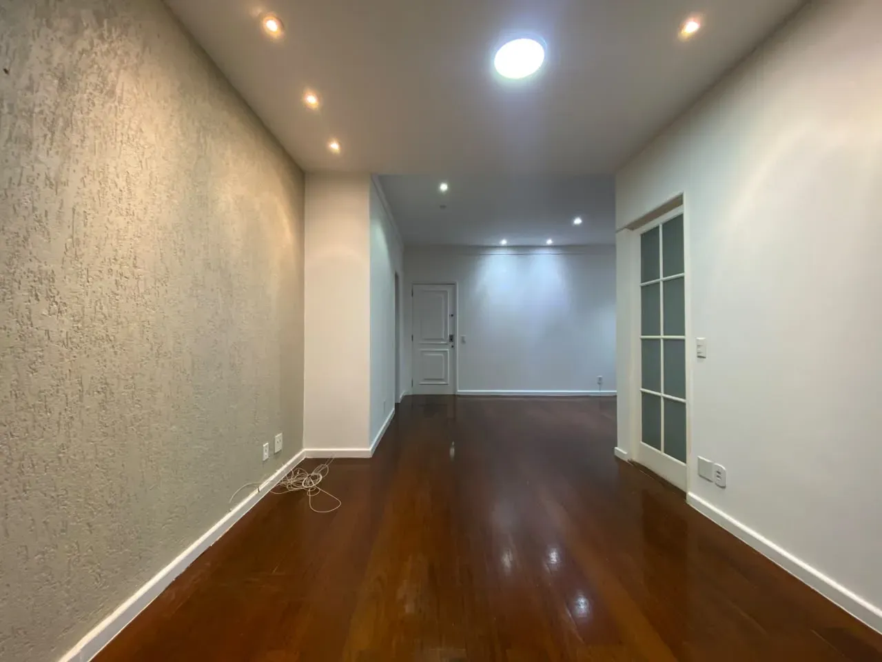 Apartamento de 3 quartos com varanda envidraçada — photo 17