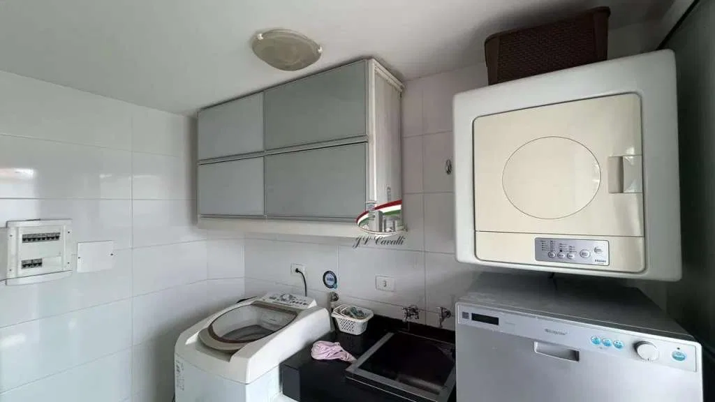 House with 4 bedrooms and a fully set-up laundry — photo 8