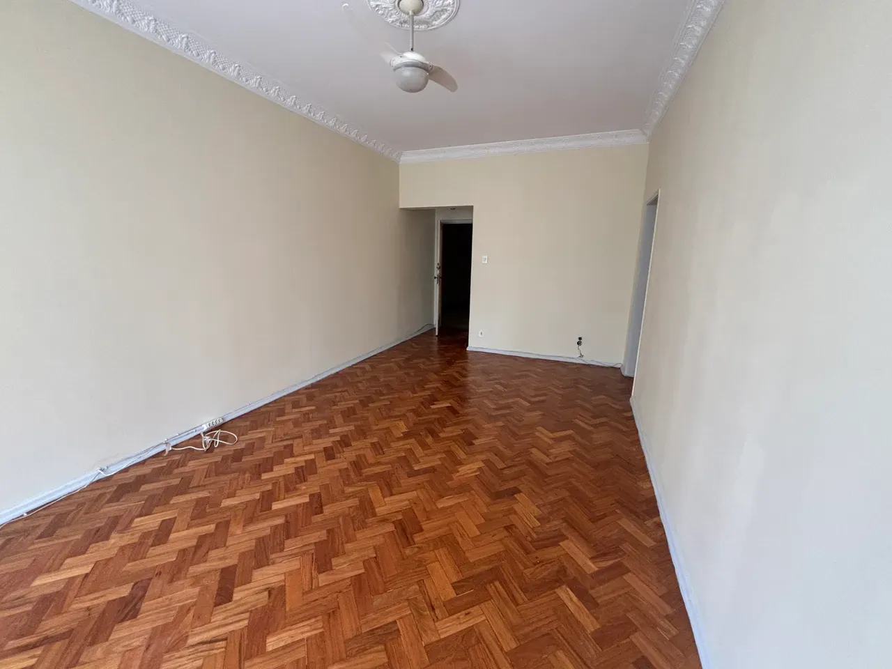 Wood or laminate floors in a 3-bedroom apartment, 100 m² — photo 16