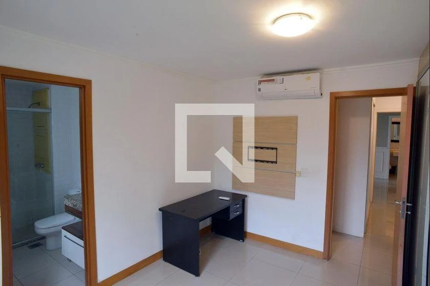 Glass-enclosed balcony in a 4-bedroom apartment, 233 m² — photo 23
