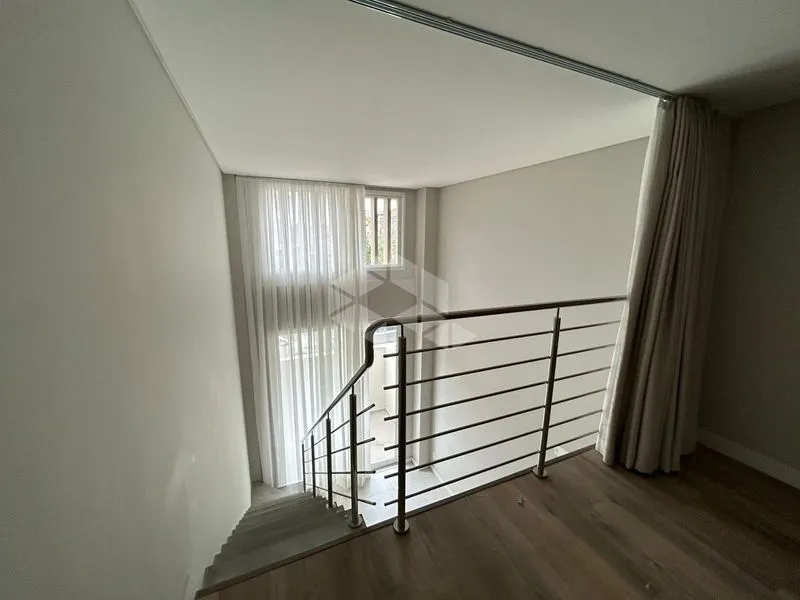 One-bedroom apartment with a glass-enclosed balcony — photo 9
