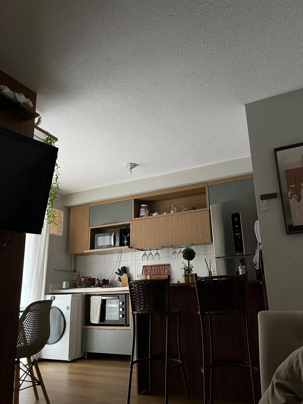 2-bedroom apartment in a building with a gym — photo 11