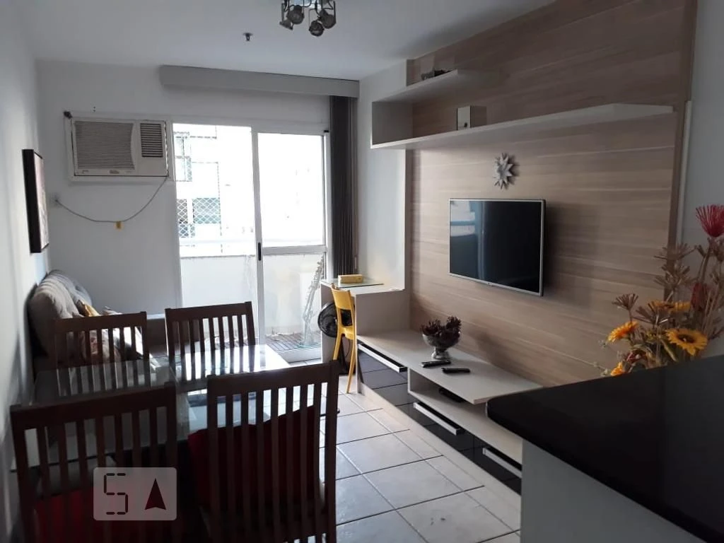 One-bedroom apartment with a home office
