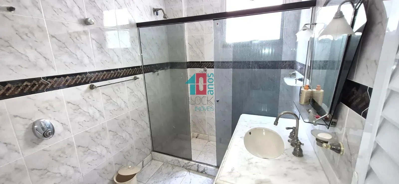 Apartamento com 4 quartos e cozinha separada — photo 32