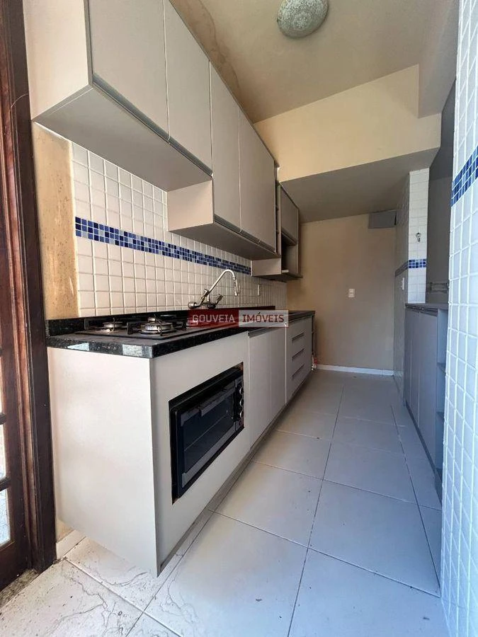 235 m² house with an en-suite and 3 parking spots — photo 2