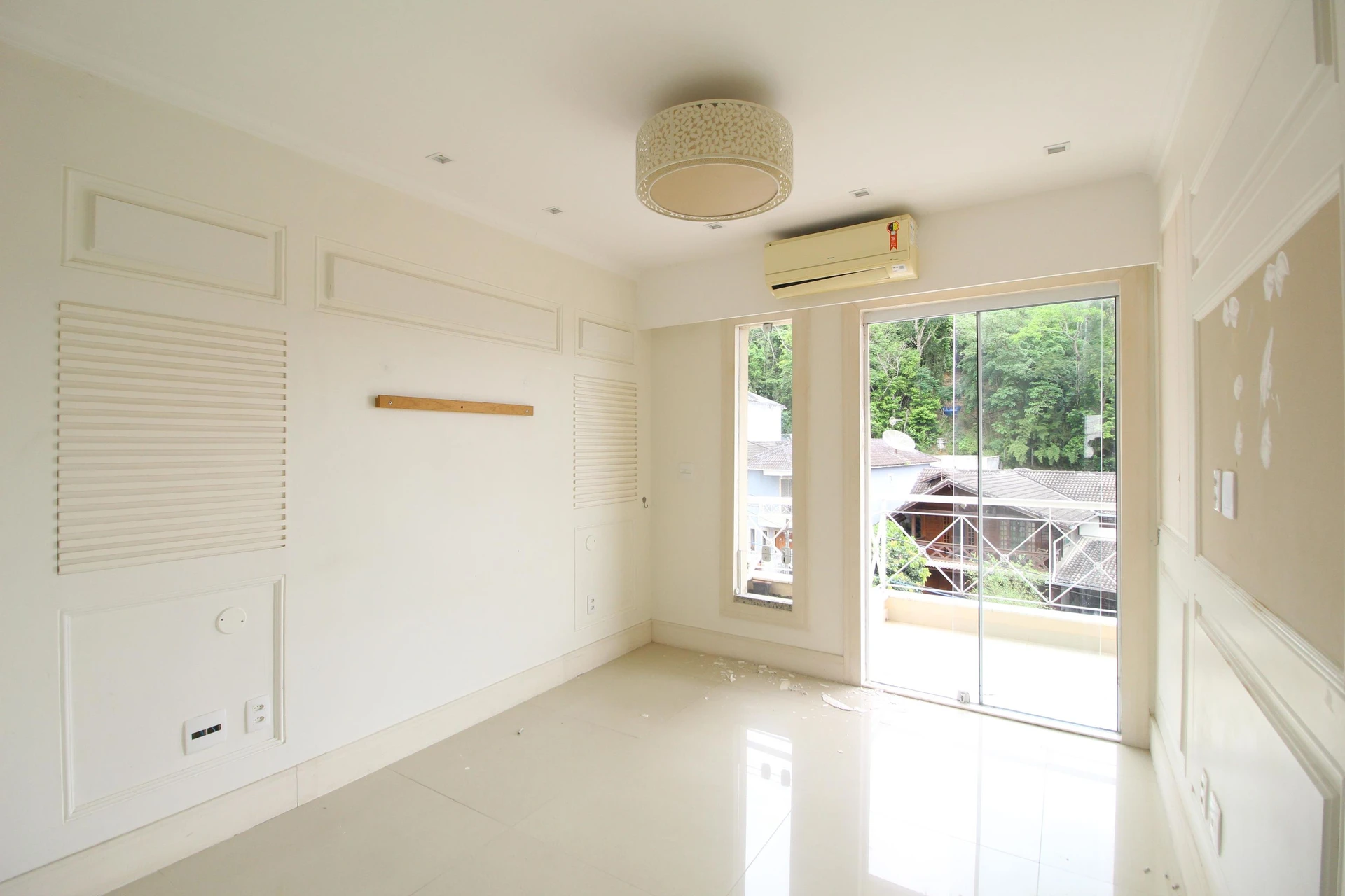 4-bedroom house with a mountain view — photo 41