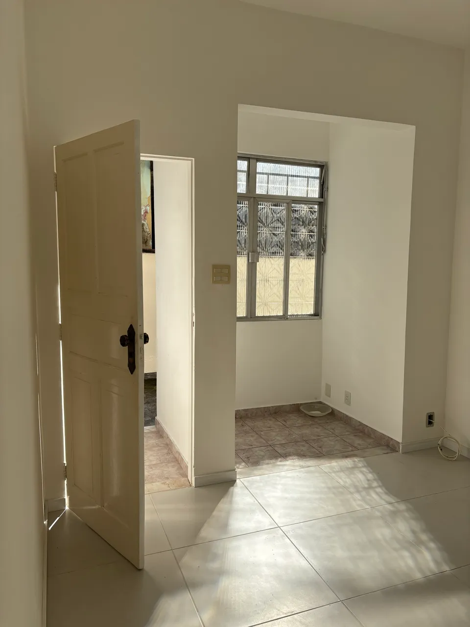 Unfurnished house with a glass shower and electric showerhead — photo 15