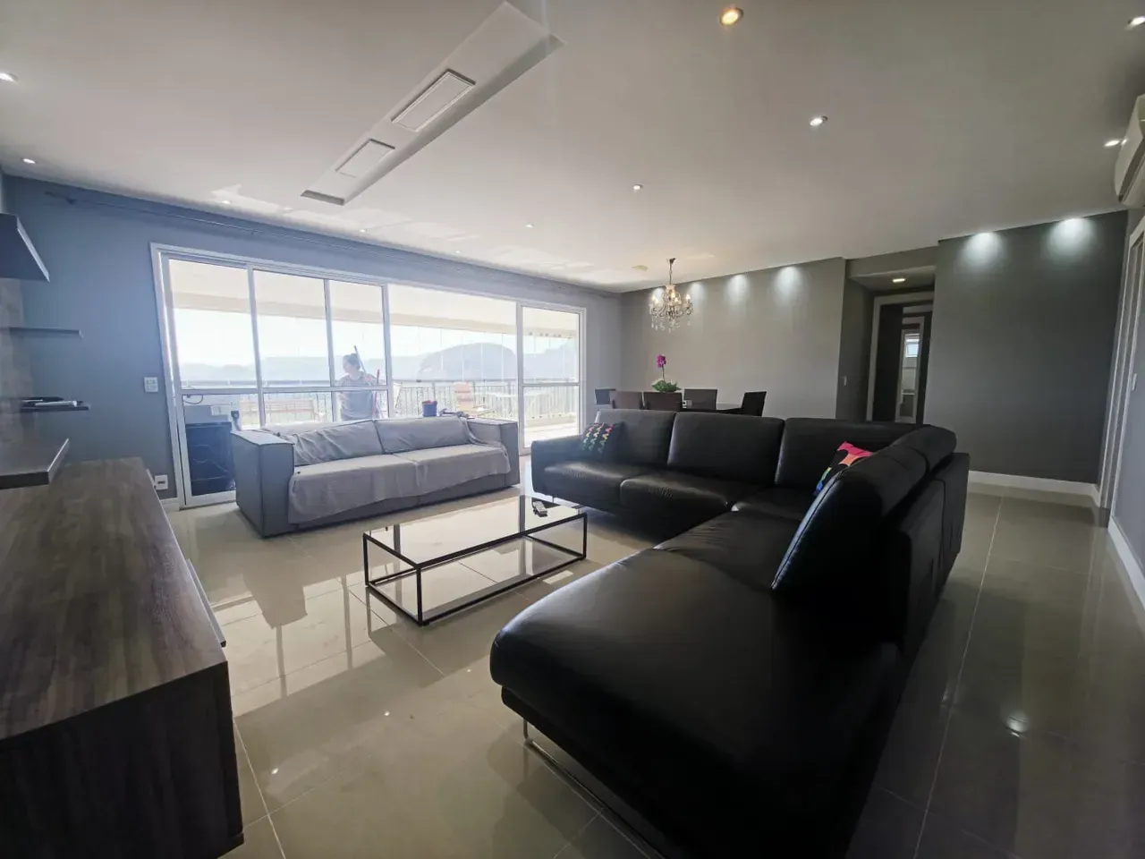 Furnished apartment with 4 bedrooms, 5 bathrooms and 195 m² — photo 16