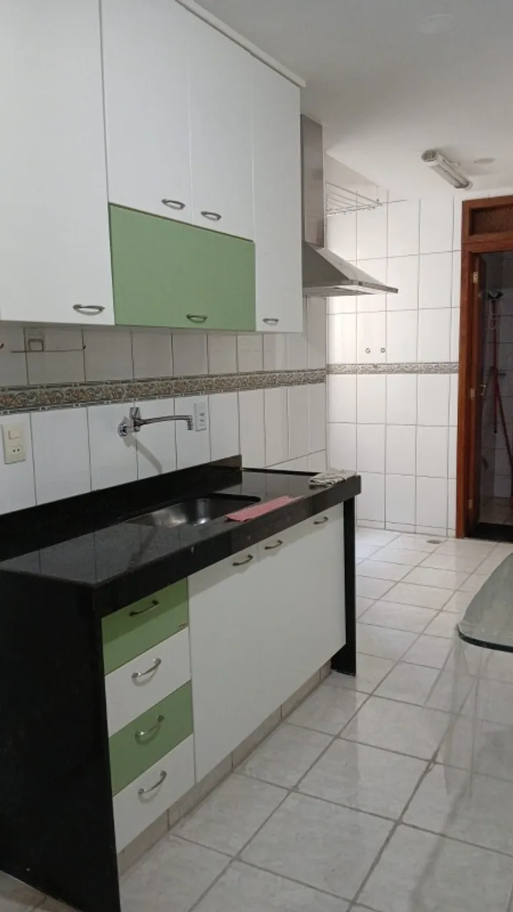 Unfurnished 2-bedroom apartment with 1 bathroom and parking — photo 2