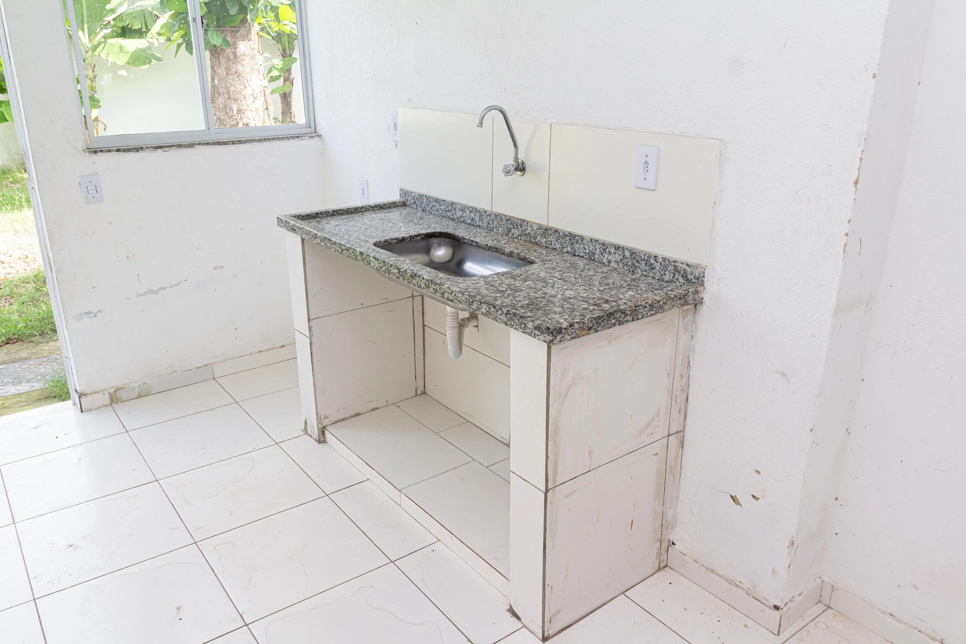 Studio with private laundry area and private garden — photo 16