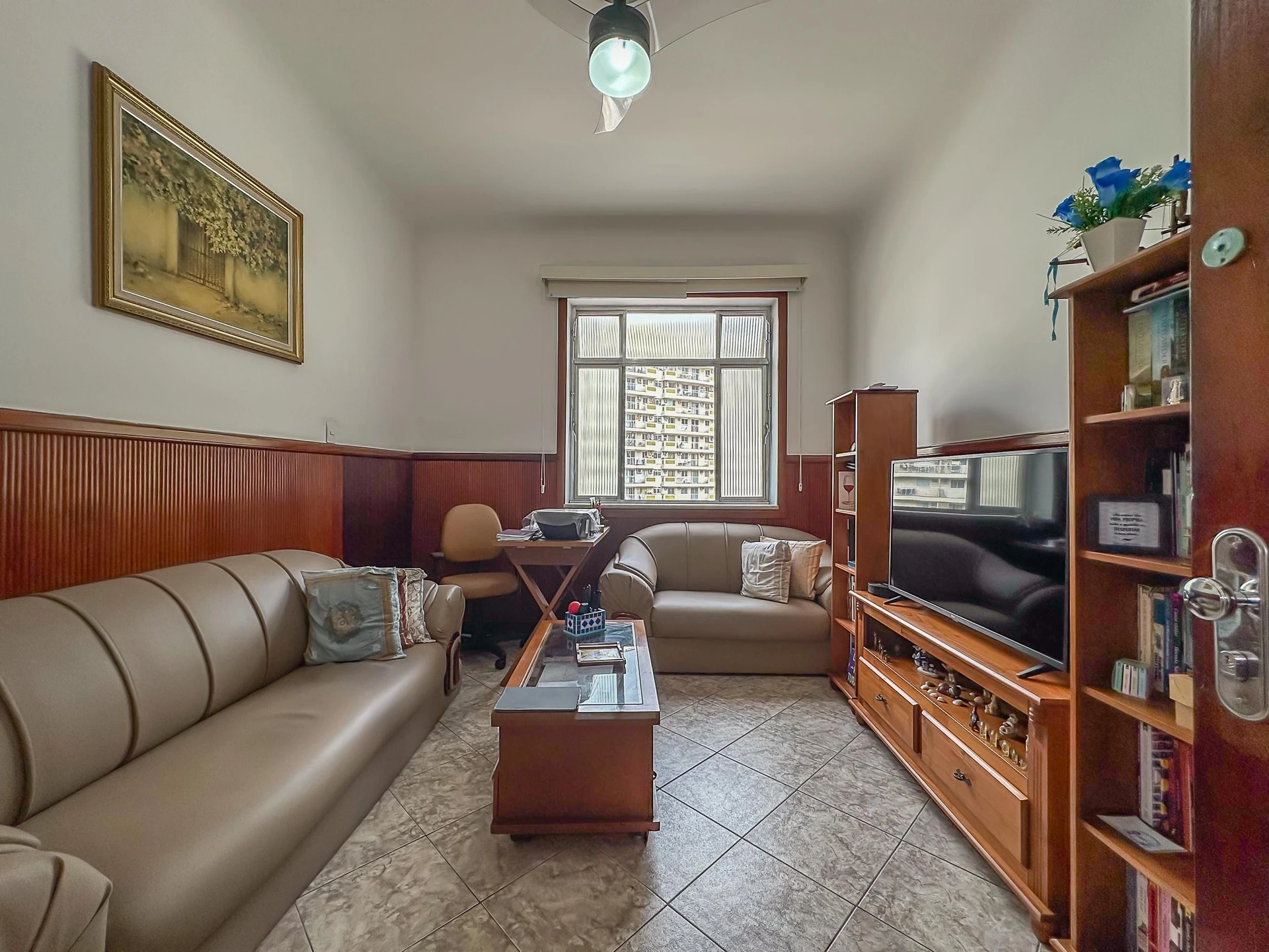 Furnished 2-bedroom apartment with a balcony — photo 6