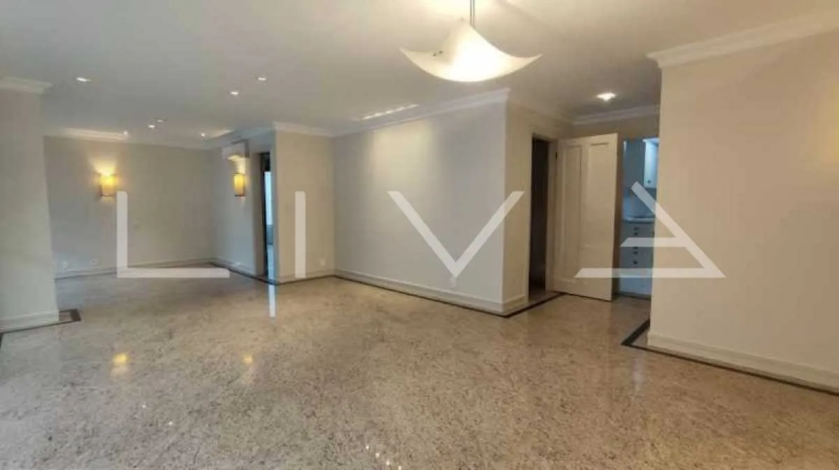 Walk-in closet in a 3-bedroom apartment, 165 m² — photo 13