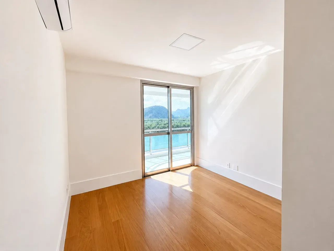 Unfurnished apartment with 4 bedrooms and 5 bathrooms — photo 8