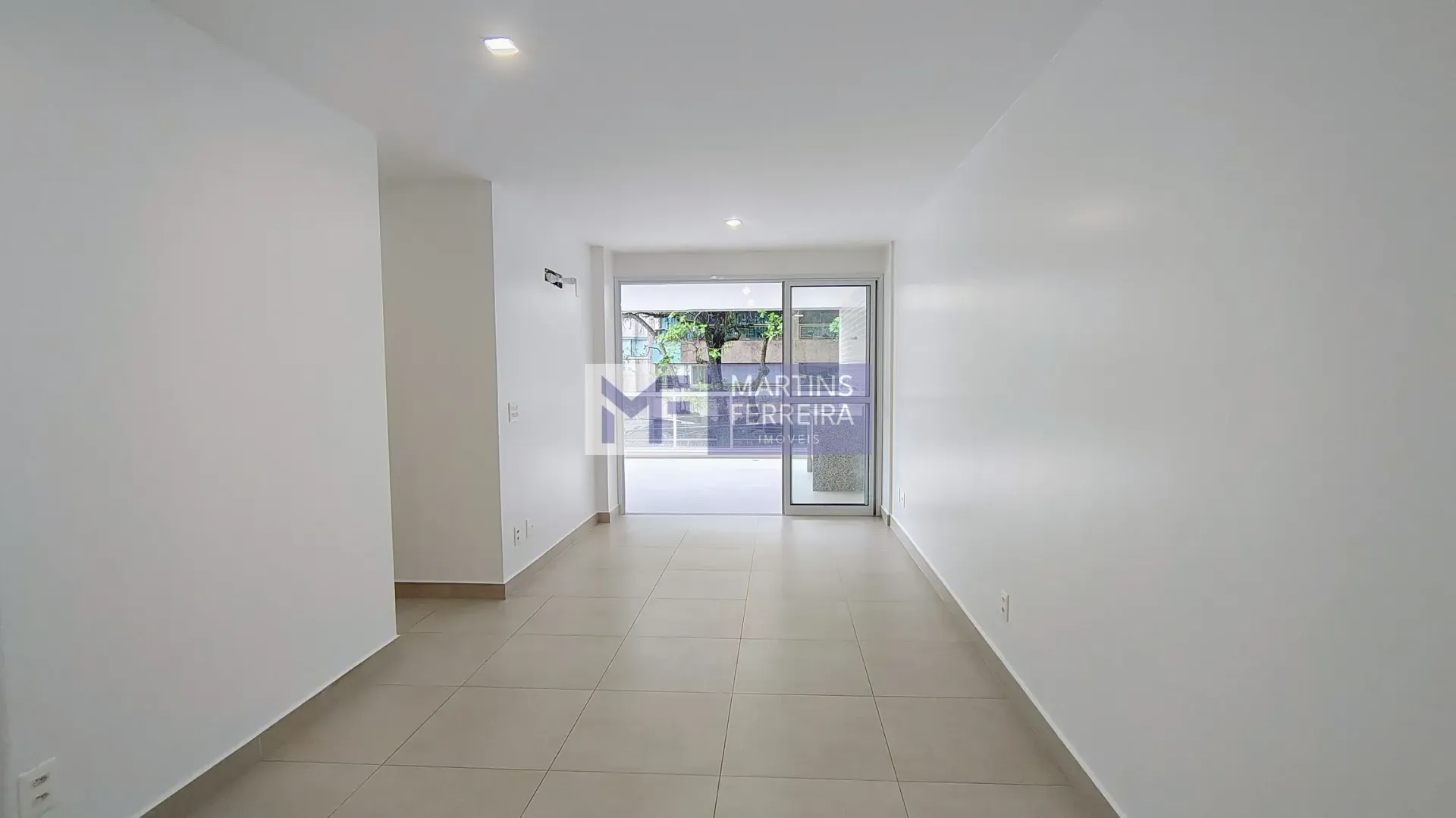 Балкон с грилем и 3 спальни: квартира 122 м²
