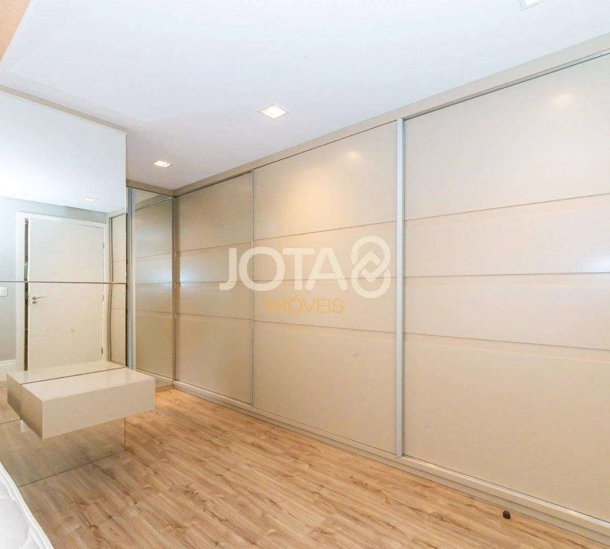 Furnished apartment, 79 m², with a home office — photo 32