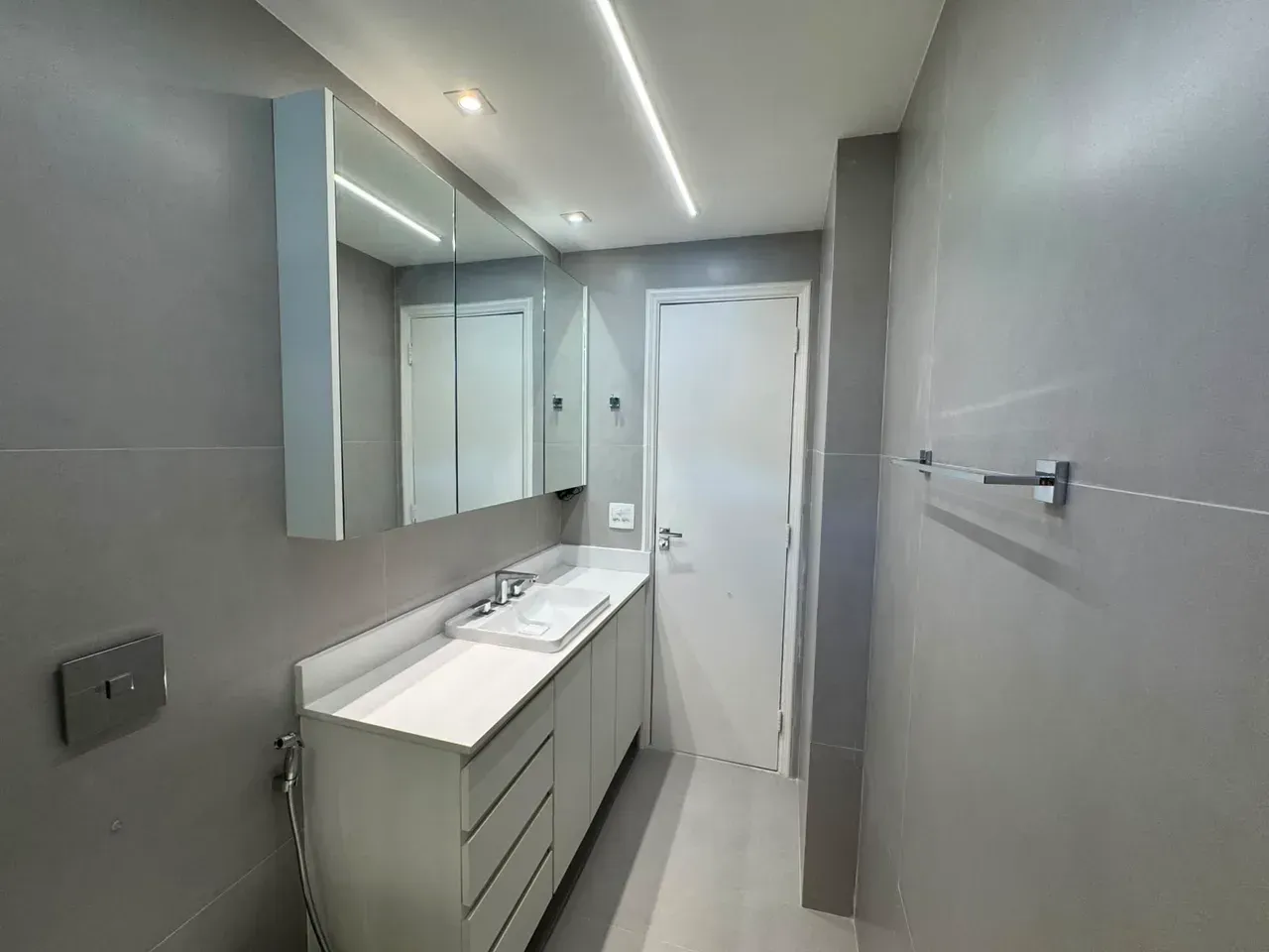 Furnished 82 m² apartment with 2 bedrooms and 2 bathrooms — photo 15