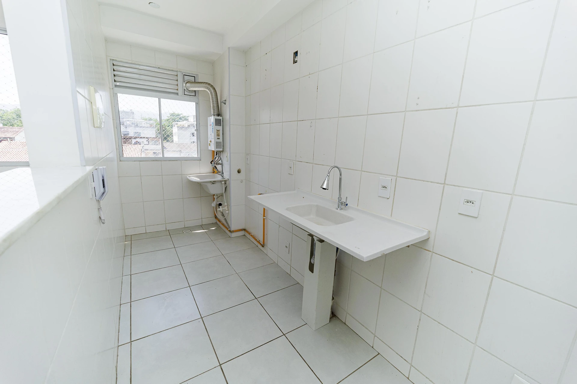 Apartamento de 2 quartos em condomínio com piscina — photo 2
