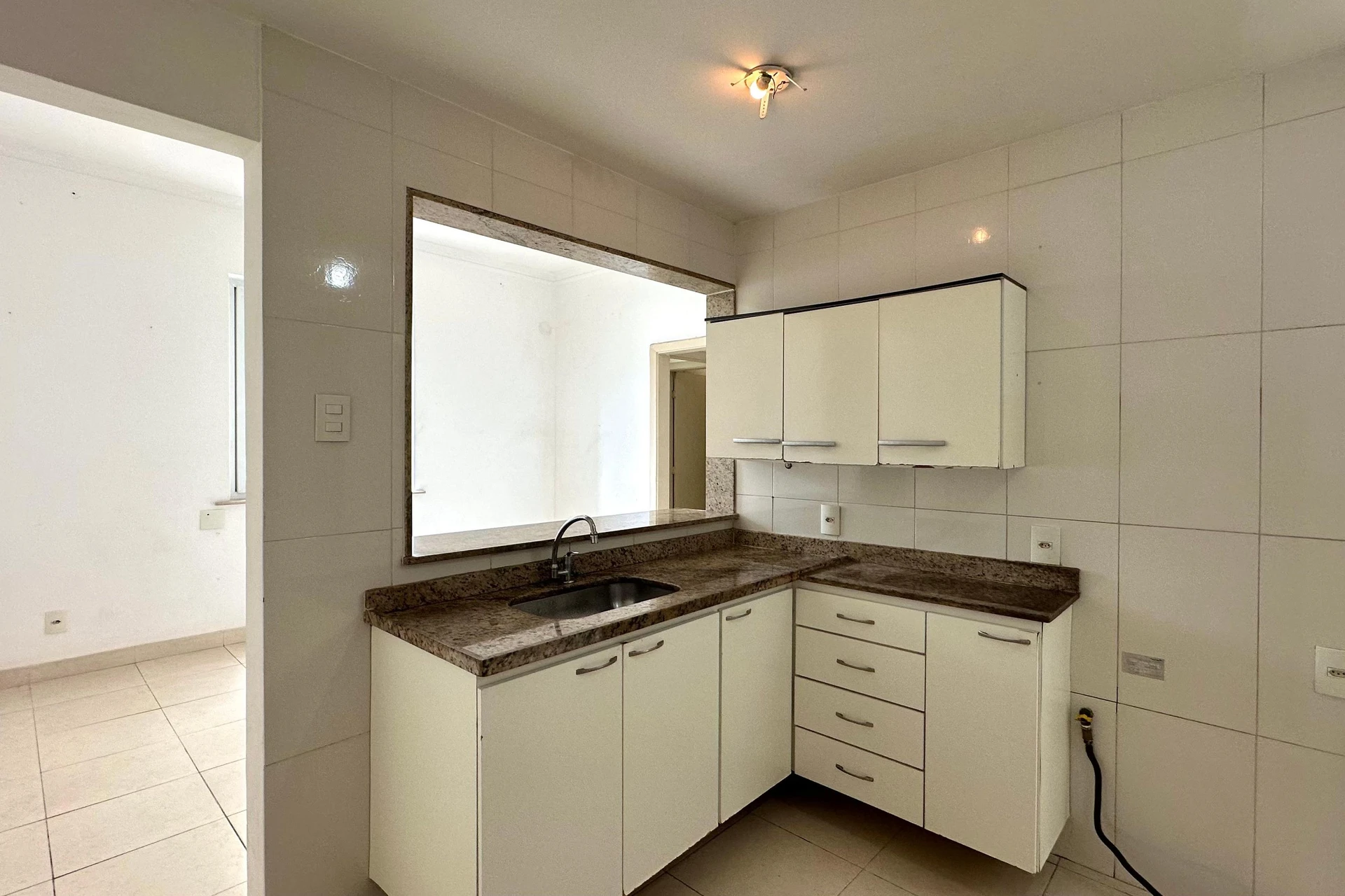2-bedroom apartment with a mountain view in Rio de Janeiro — photo 8