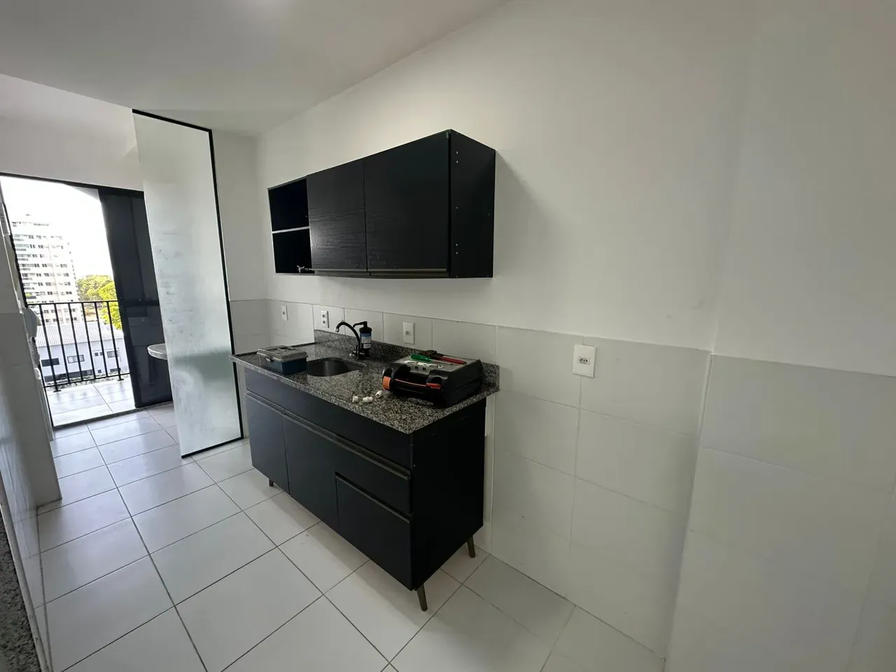 Apartment with open-plan kitchen and en-suite bedroom — photo 11