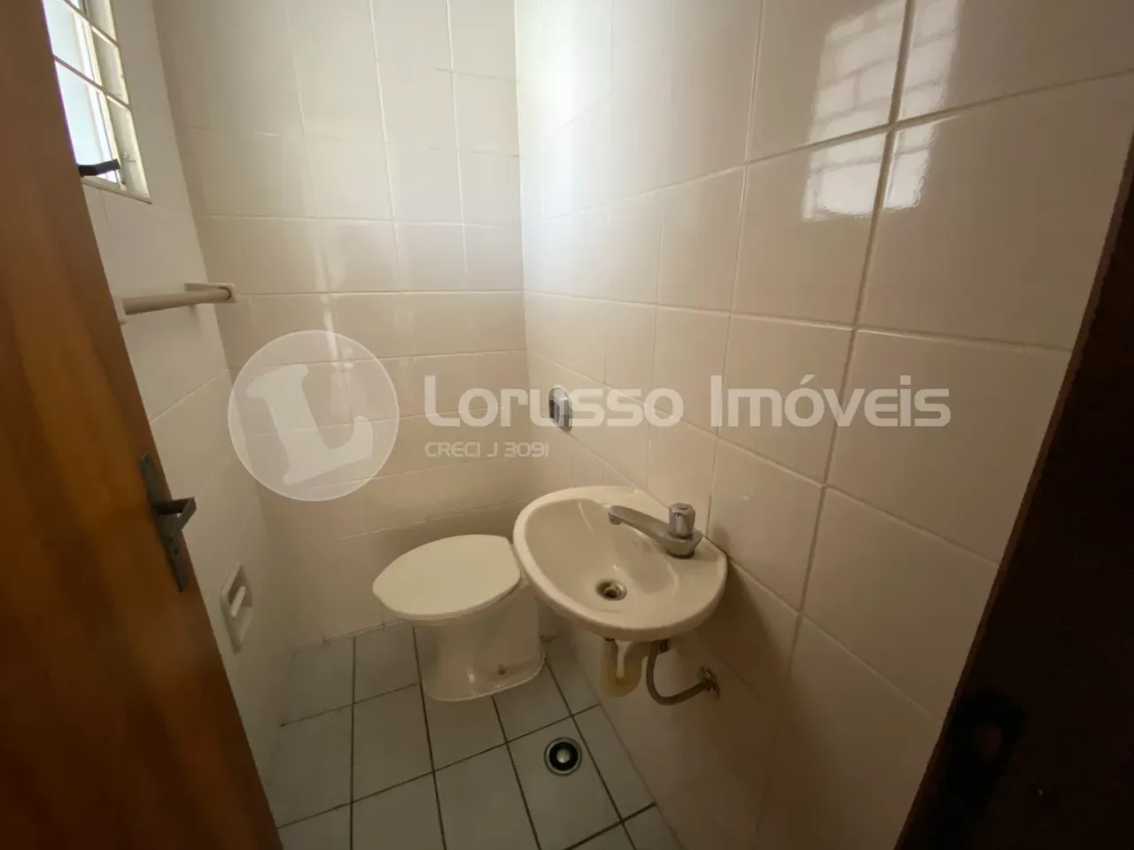 Будинок із 3 спальнями та дерев'яною підлогою або ламінатом — photo 6