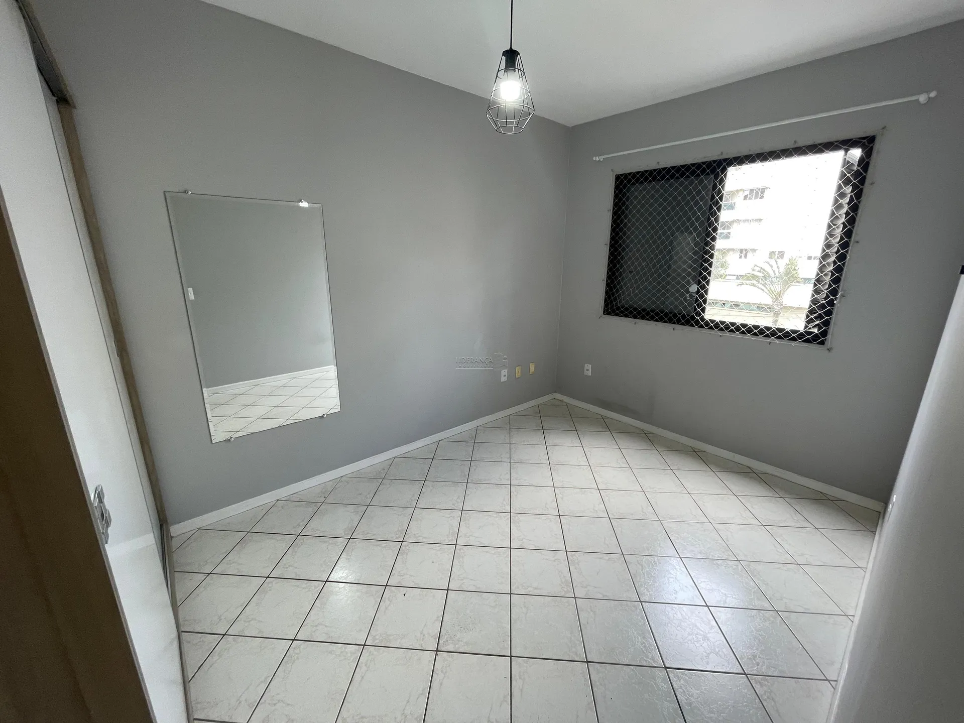 Квартира с 3 спальнями и 1 спальней с ванной, 105 м² — photo 27