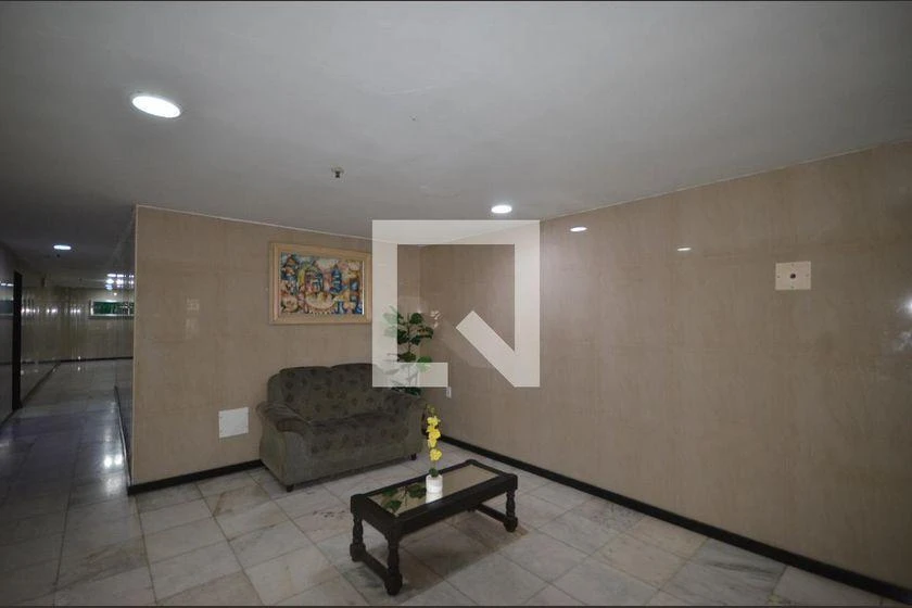 Apartamento com 2 quartos e box de vidro no banheiro — photo 36