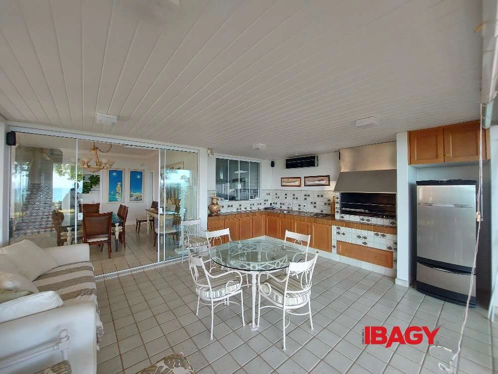 Дом с 5 спальнями и 6 ванными, 518 м² и 2 парковки — photo 4