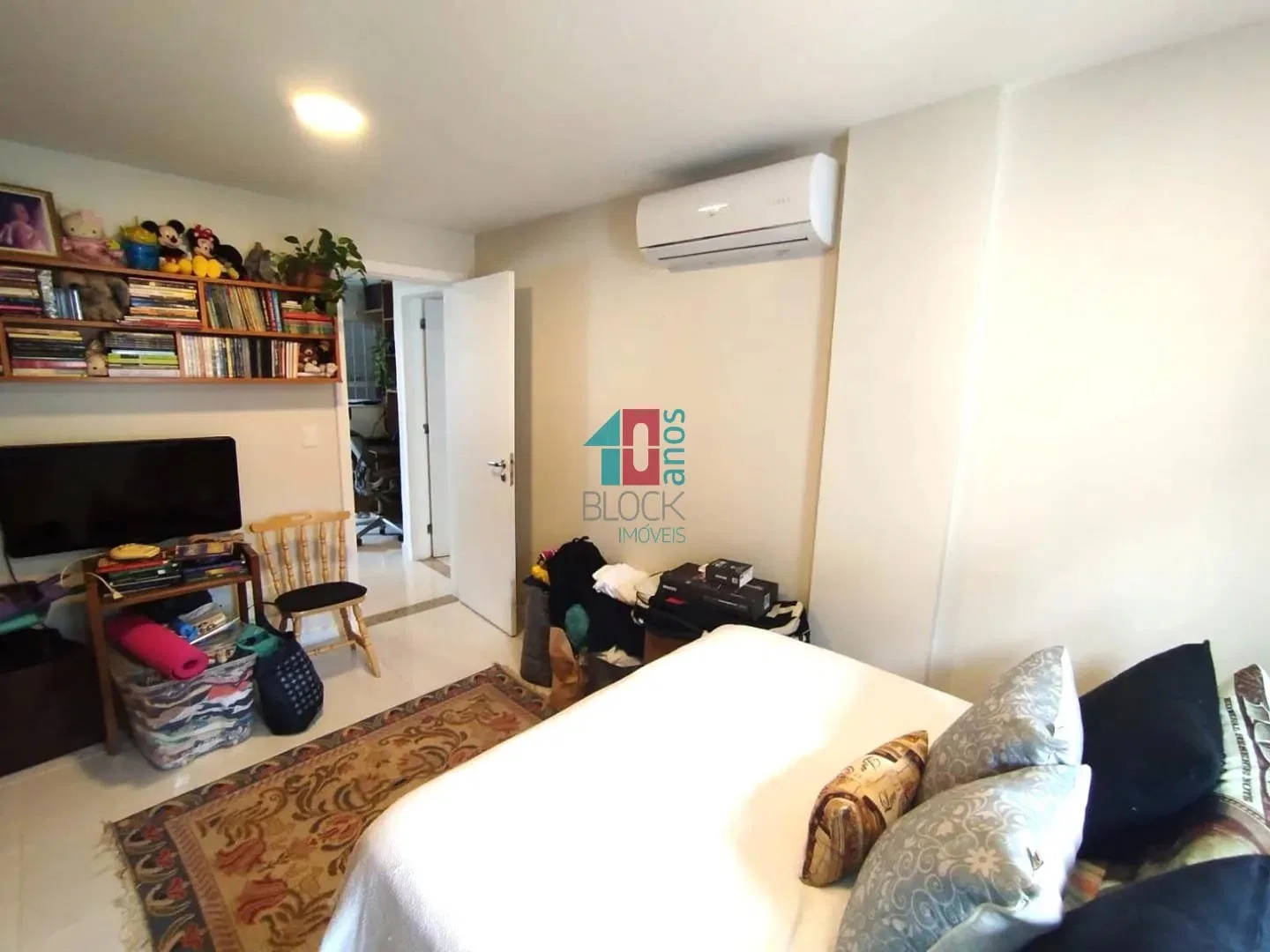 Furnished 361 m² apartment with 4 en-suite bedrooms — photo 6