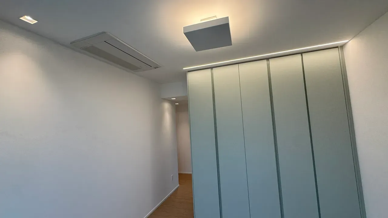 Apartment with 4 bedrooms, 5 bathrooms and enclosed balcony — photo 36