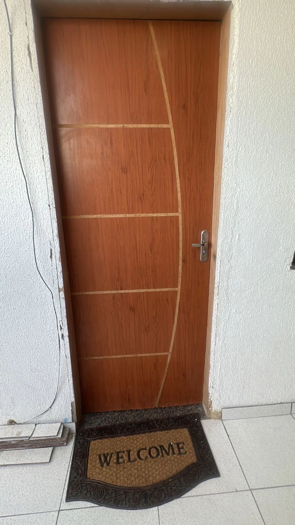 Unfurnished 2-bedroom apartment with laundry area — photo 10