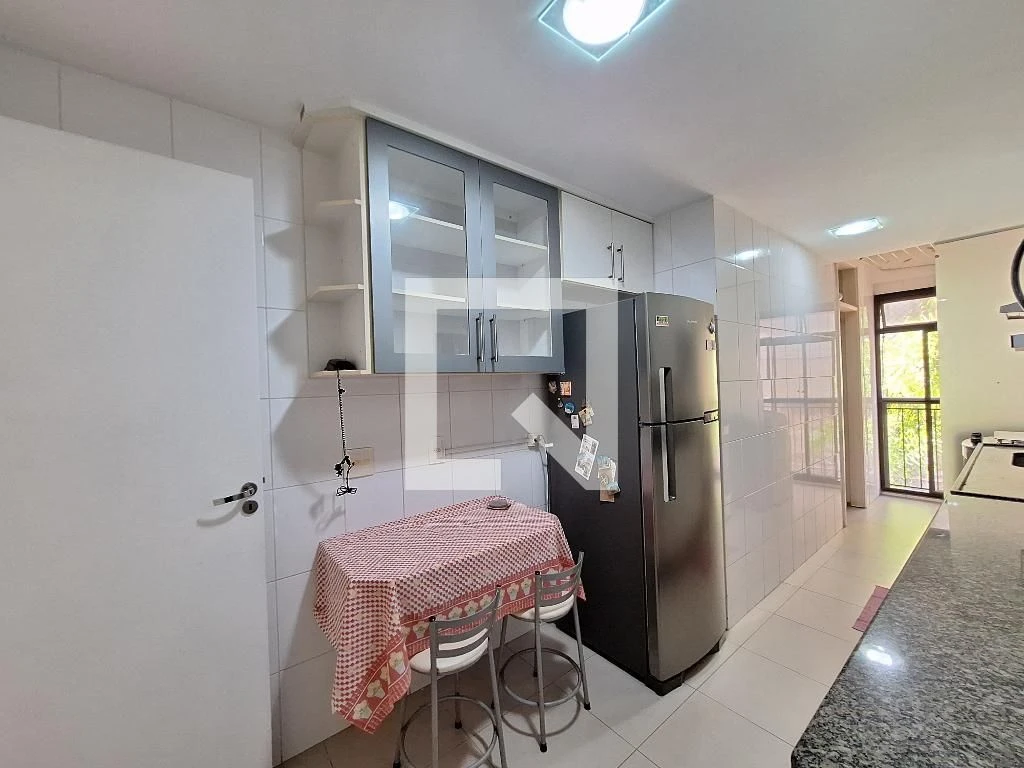 Furnished 3-bedroom apartment with 3 bathrooms — photo 6