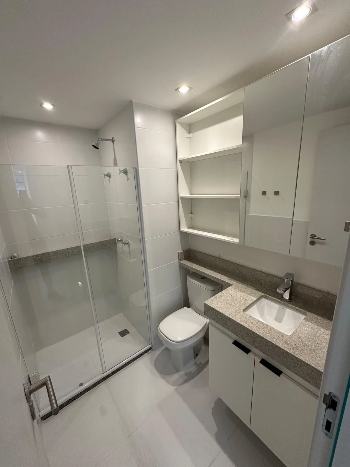 Floor-to-ceiling windows in a 2-bedroom apartment, 84 m² — photo 30