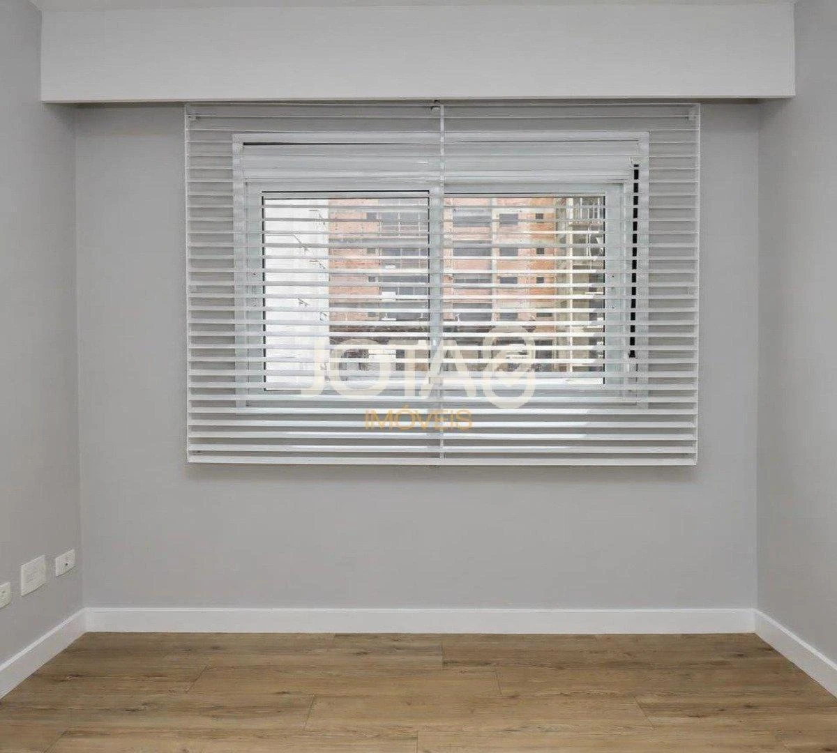 2-bedroom apartment in a building with a gym — photo 30