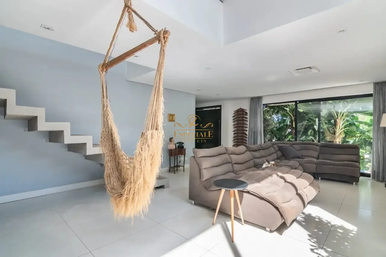Furnished contemporary house with 3 bedrooms and 540 m² — photo 16