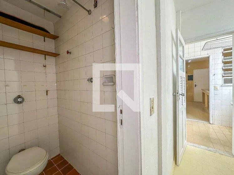 2-bedroom apartment with a mountain view