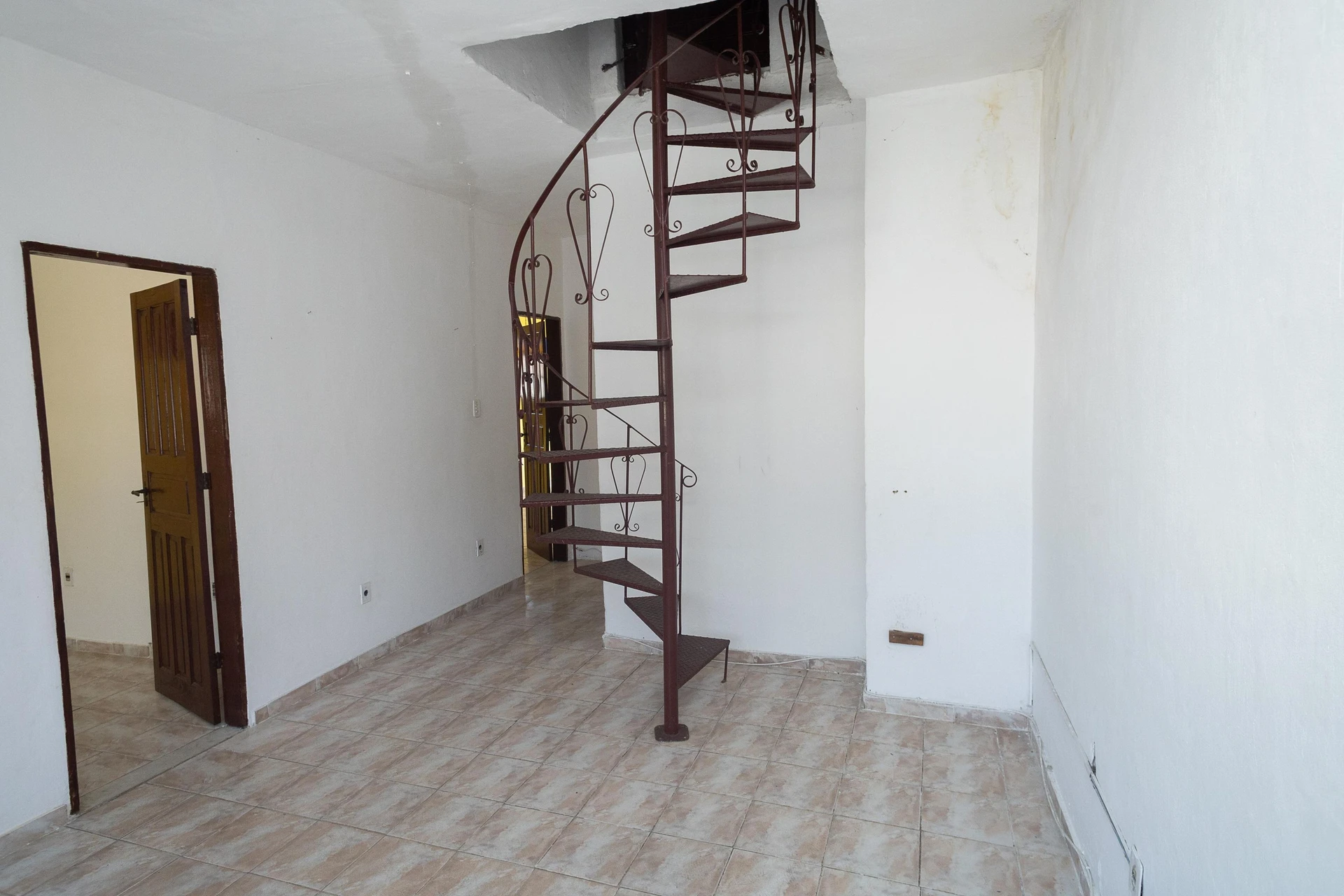 Нерозмебльована квартира з 2 спальнями та приватним садом — photo 12