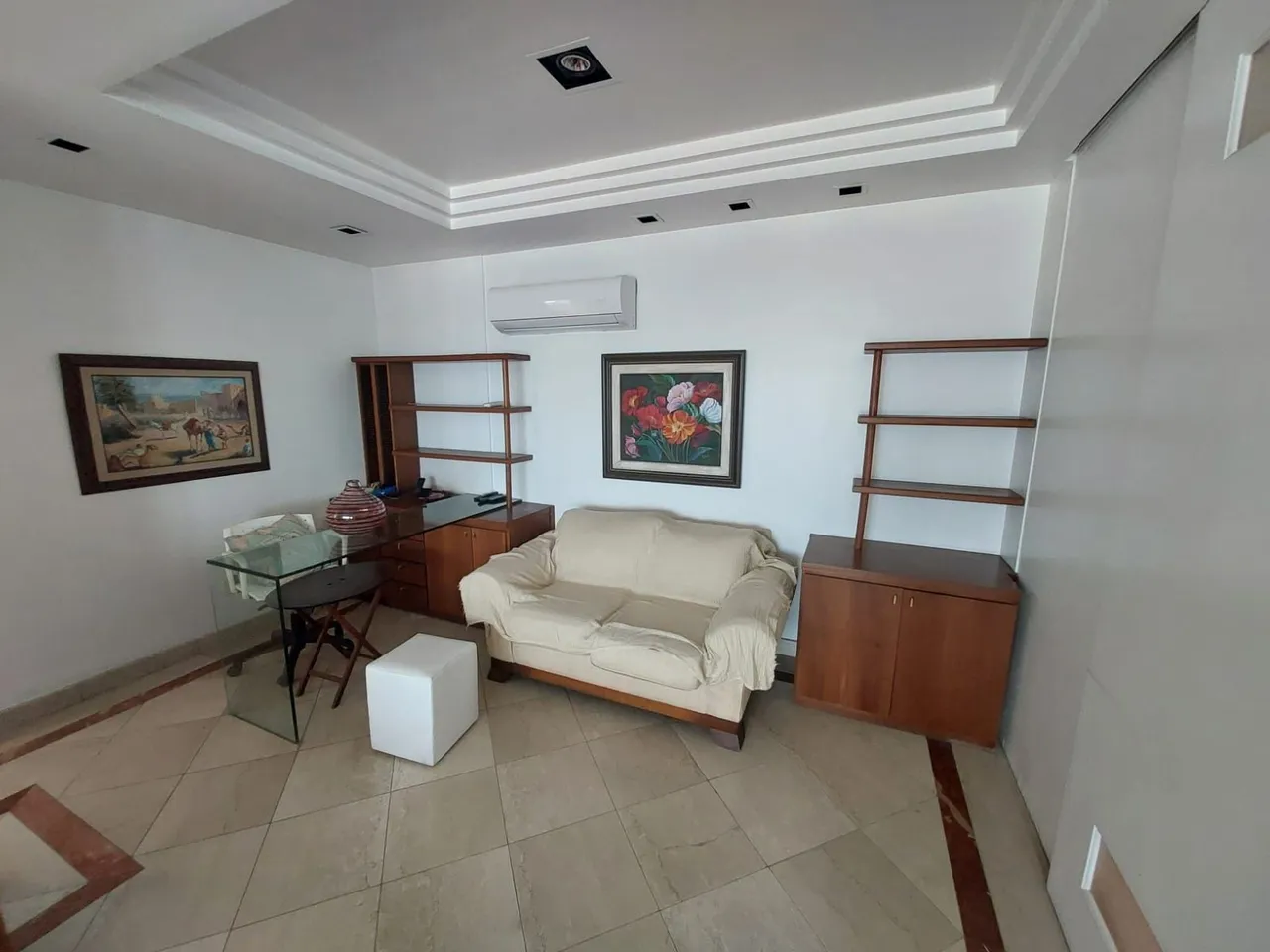 Furnished apartment with 2 bedrooms and glass balcony — photo 11
