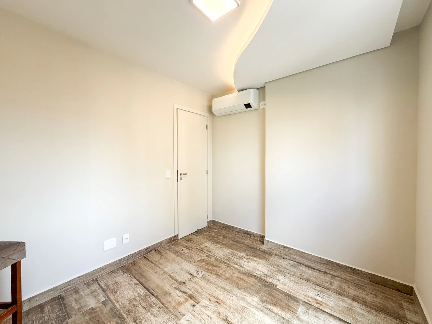 Floor-to-ceiling windows in a 3-bedroom apartment, 106 m² — photo 18