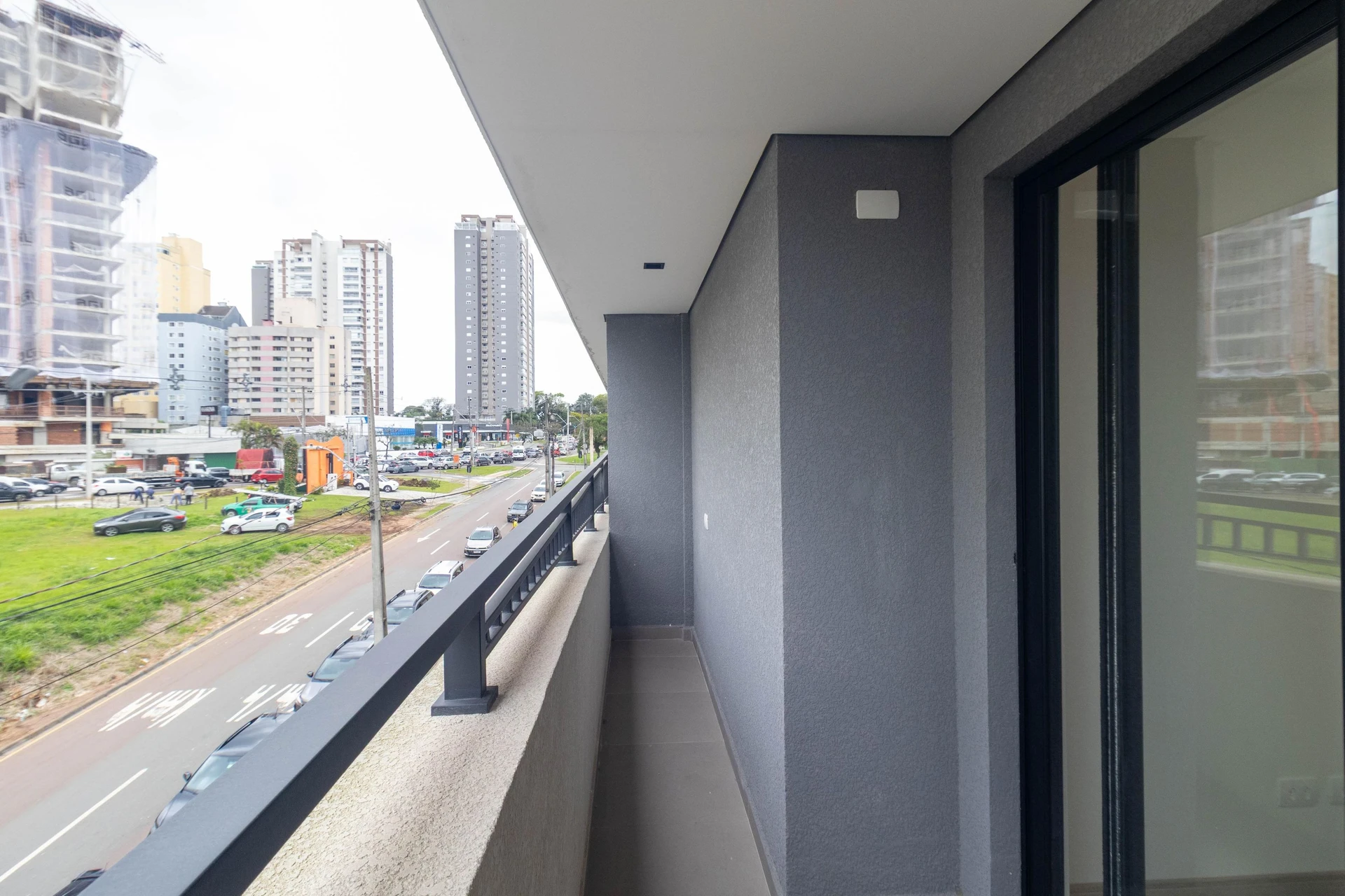 2-bedroom apartment in a building with a gym — photo 23
