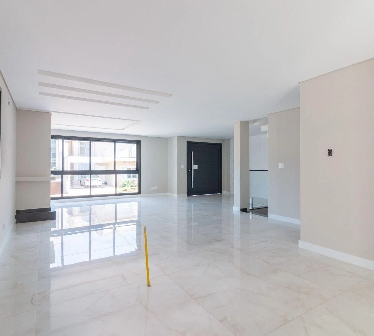 Modern house with 4 en-suite bedrooms and 6 parking spots — photo 2