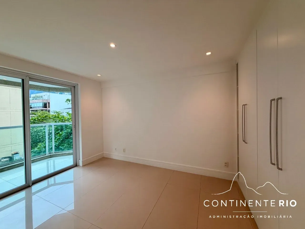 Apartamento de 4 quartos com janelas do piso ao teto, Leblon — photo 12