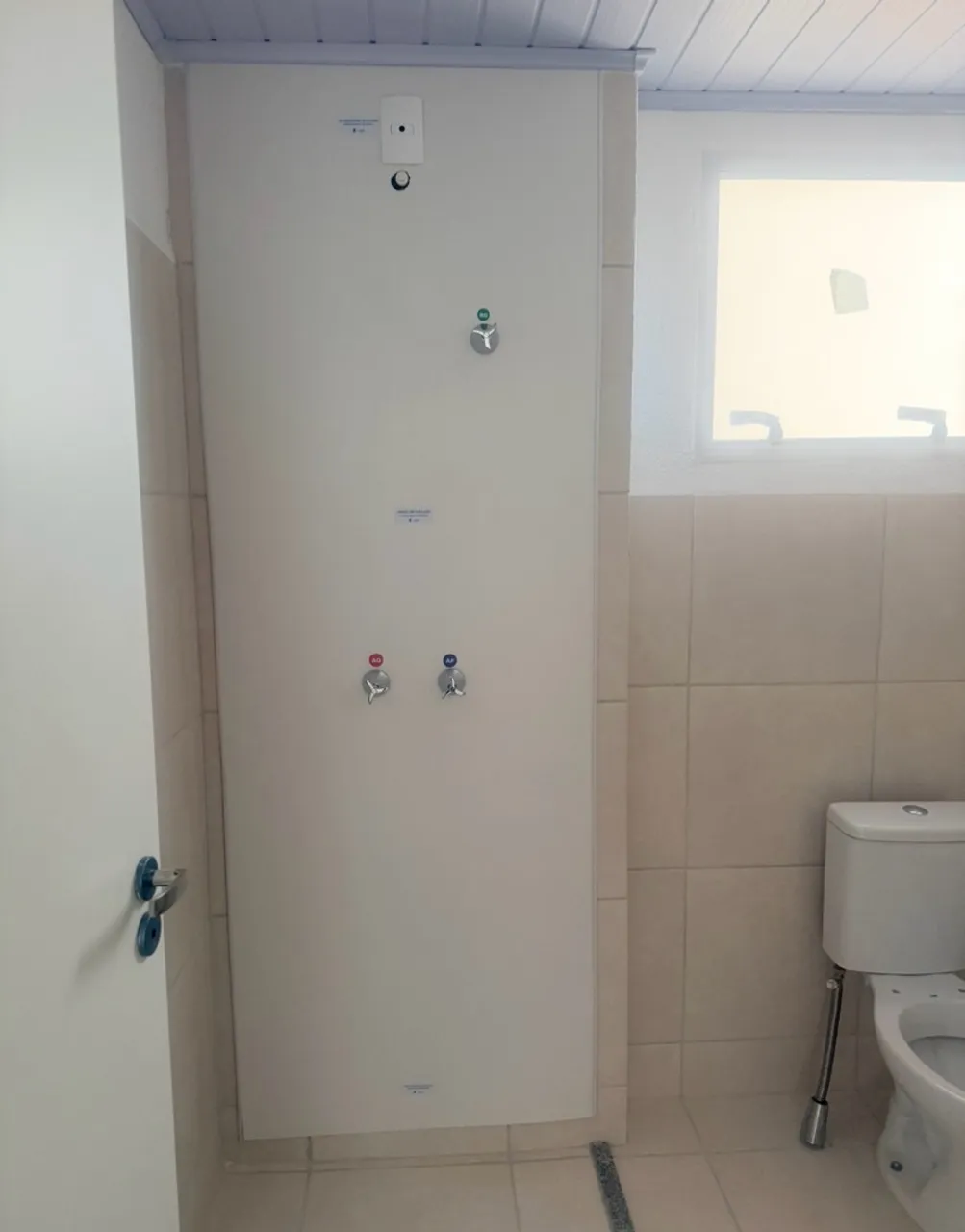 2-bedroom apartment in a building with a gym — photo 16