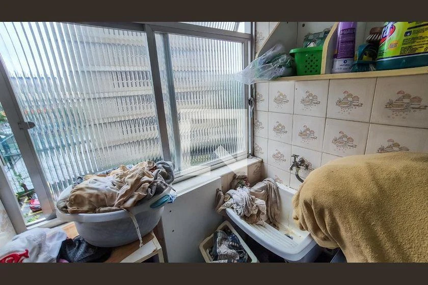 One-bedroom apartment with a washing machine — photo 16