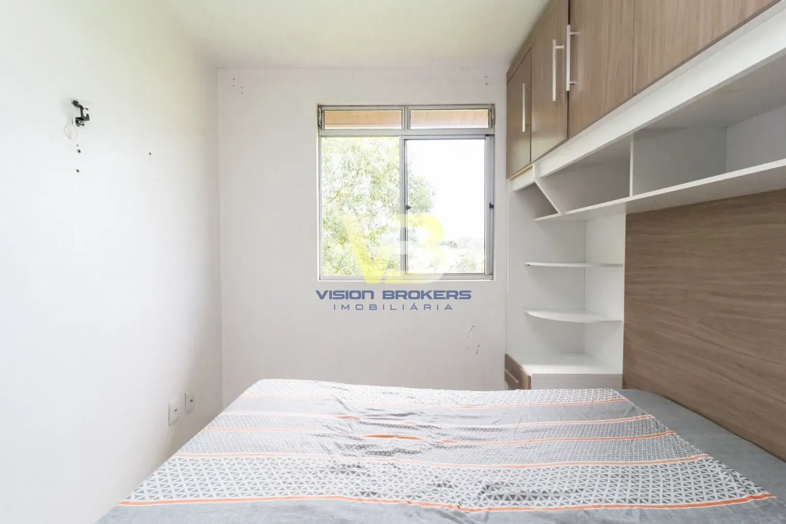2-bedroom apartment with wood or laminate floors in Curitiba — photo 4