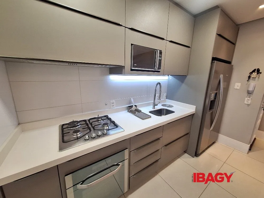 Меблированная квартира с 2 спальнями-сюитами и балконом — photo 8