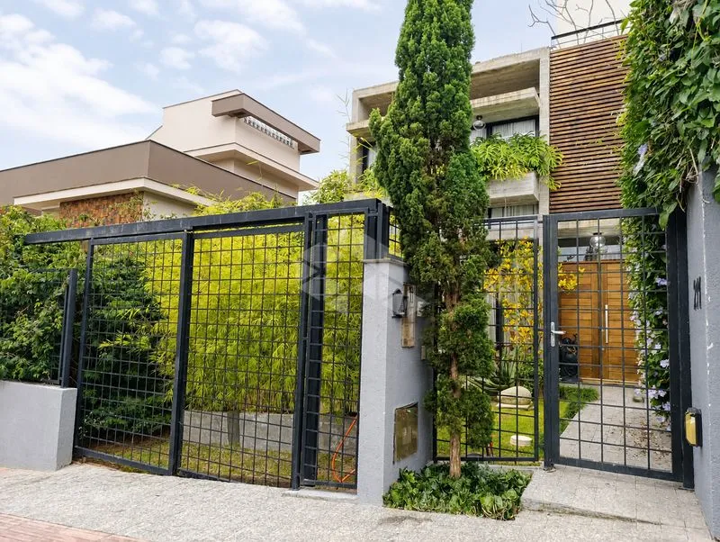 2-bedroom house with a glass-enclosed balcony — photo 22