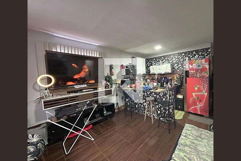 55 m² apartment with 3 bedrooms and a laundry area — photo 2