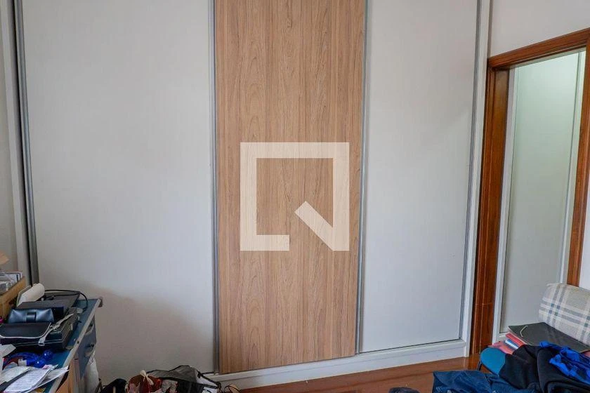 Furnished apartment with 4 bedrooms and 200 m² — photo 43