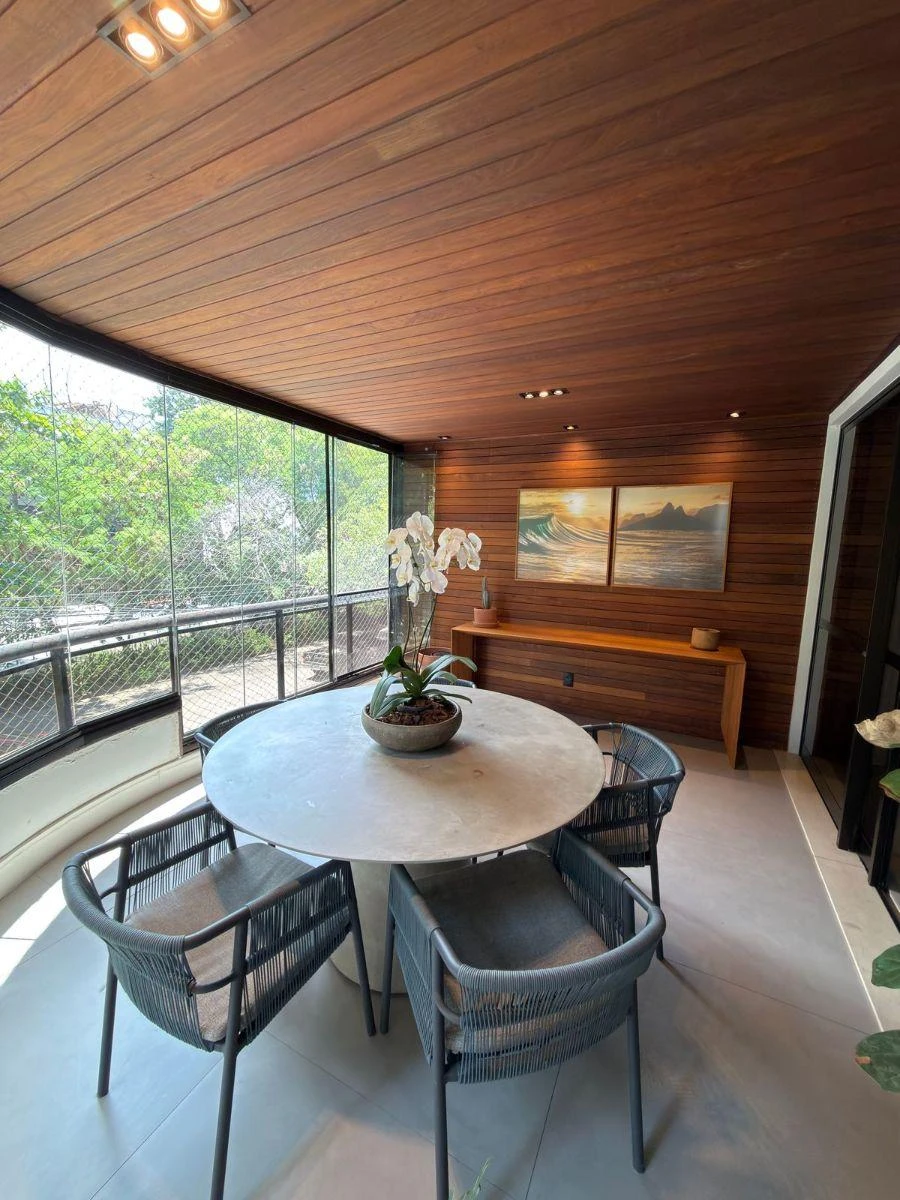 Furnished 160 m² apartment with 3 bedrooms and a glass balcony — photo 10