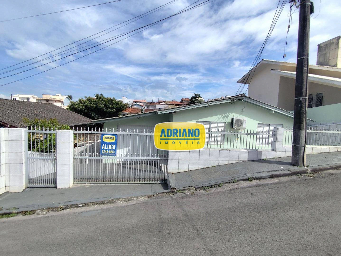 2-bedroom house with a bathtub in Florianópolis — photo 4